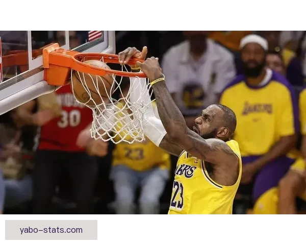 围绕詹姆斯昨日惊天劈扣起跳距离赛季第三飞行速度震撼全场表现解析